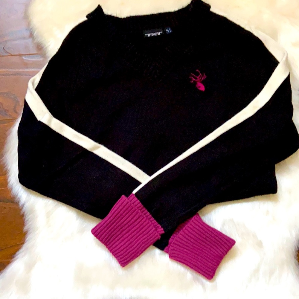 TXT long sleeve v-neck fitted sweater in size L.